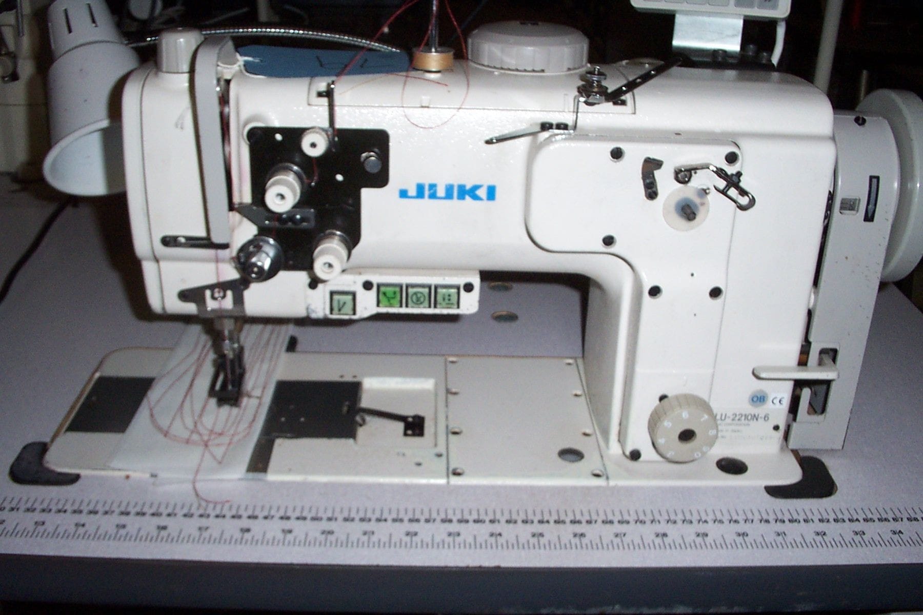 JUKI 
MODEL: LU-2210-6
LOCKSTITCH
SINGLE NEEDLE
WALKING FOOT